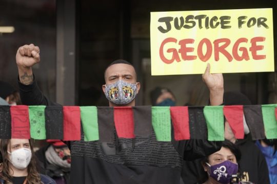 «Ένα βήμα μπροστά» η απόφαση για τη δολοφονία Φλόιντ