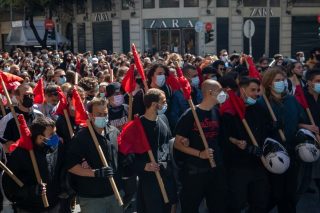 Επικοινωνιακές… κρότου-λάμψης