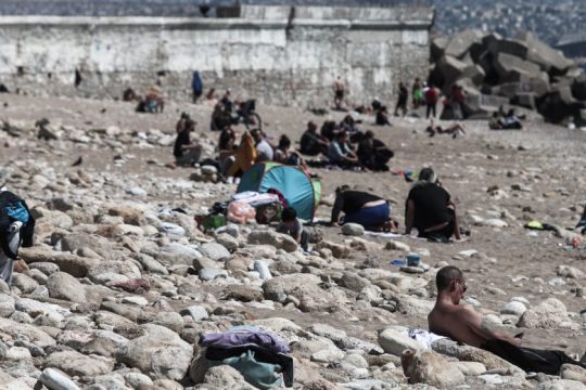Στα πάρκα και τις παραλίες μετά το «ναι» στις διαδημοτικές μετακινήσεις
