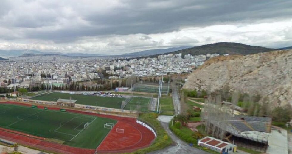 Αρπάζουν γη, θέατρα και γήπεδα με… χρυσόβουλα