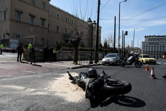 Οι πολιτικοί θα μπορούν να στρίβουν αριστερά στη Βουλή, εμείς όχι