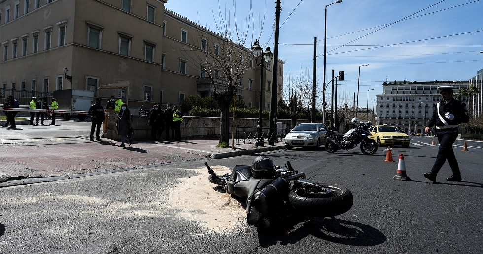 Οι πολιτικοί θα μπορούν να στρίβουν αριστερά στη Βουλή, εμείς όχι