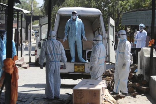 Τι γνωρίζουμε για τη νέα ινδική παραλλαγή του κορονοϊού