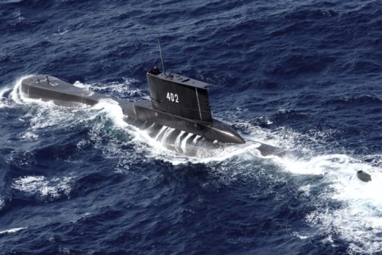 Πετρελαιοκηλίδα στο σημείο που χάθηκε το υποβρύχιο στην Ινδονησία