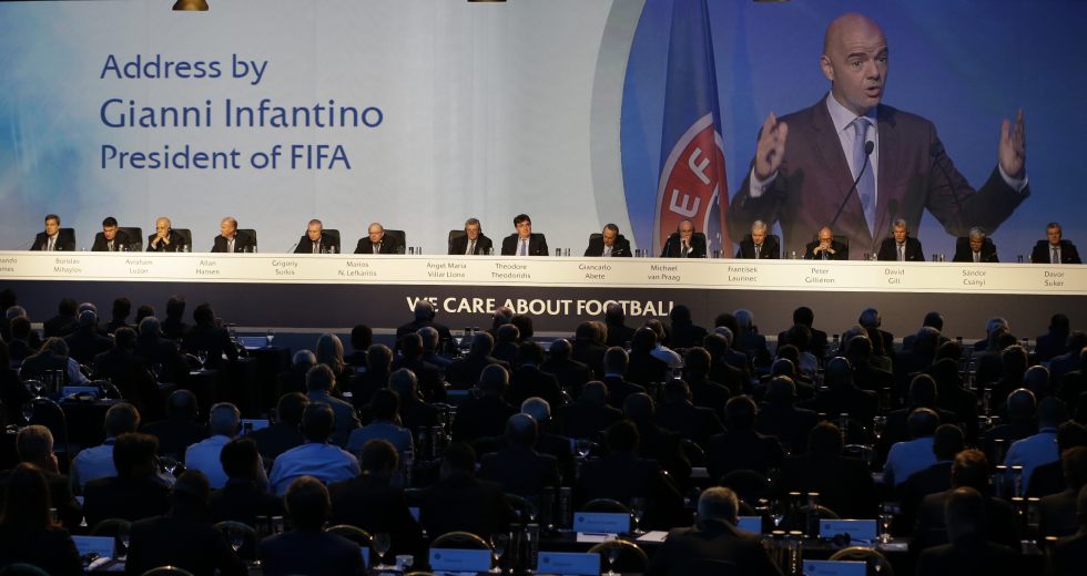 Πρώτη δημόσια τοποθέτηση του προέδρου της FIFA για το «πραξικόπημα» των «12»
