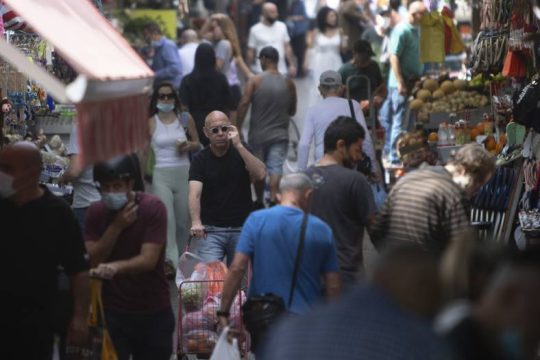 Βγάζουν τις μάσκες στο Ισραήλ, στα θρανία ξανά οι μαθητές όλων των τάξεων