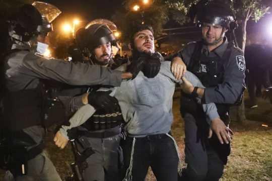 Εκατό Παλαιστίνιοι τραυματίστηκαν μετά από πορεία ακροδεξιών στο Ισραήλ  