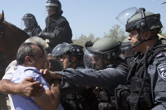 Ισραηλινό απαρτχάιντ και με τη «βούλα» του Human Rights Watch