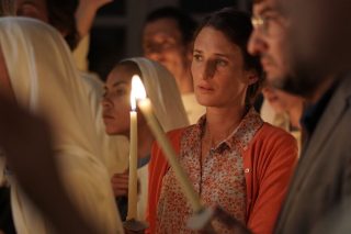Η λεσβία ατζέντισσα του Netflix μπήκε σε θρησκευτική σέχτα