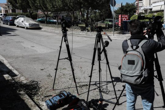 Δίωξη κατά Χίου για το πρωτοσέλιδο στο «Μακελειό» και ερωτήματα