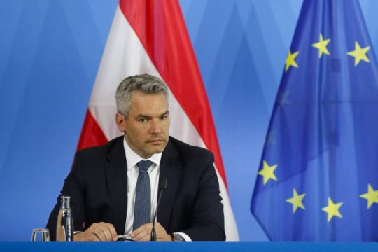 Ο Ερντογάν χρησιμοποιεί τους πρόσφυγες «ως κεφάλαιο» εκτιμά η Αυστρία