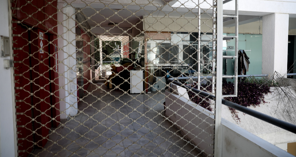 Στέλνουν τους υπουργούς να μαζέψουν το κυβερνητικό φιάσκο