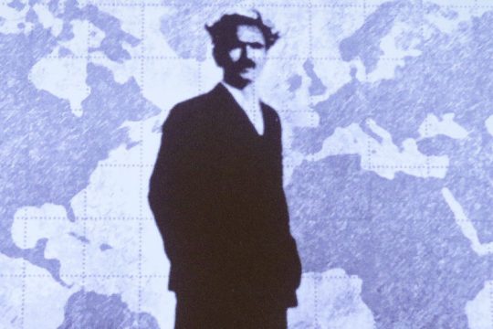 «Ακροβάτης πάνω από το χάος»