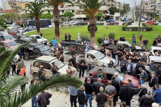 «Θερμή» υποδοχή ετοιμάζουν οι αγρότες των Χανίων στον υπουργό Περιβάλλοντος