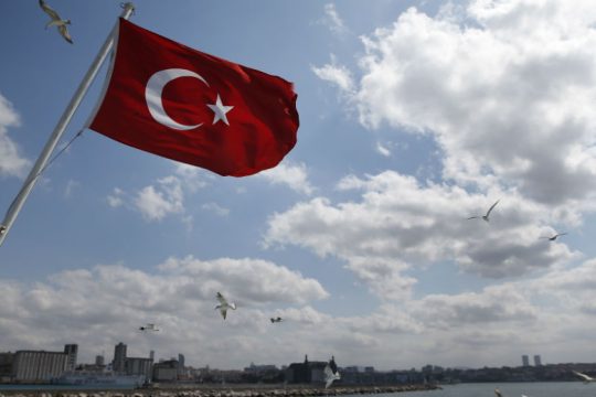 Ελεύθεροι υπό όρους οι 10 απόστρατοι ναύαρχοι που επέκριναν τα σχέδια Ερντογάν