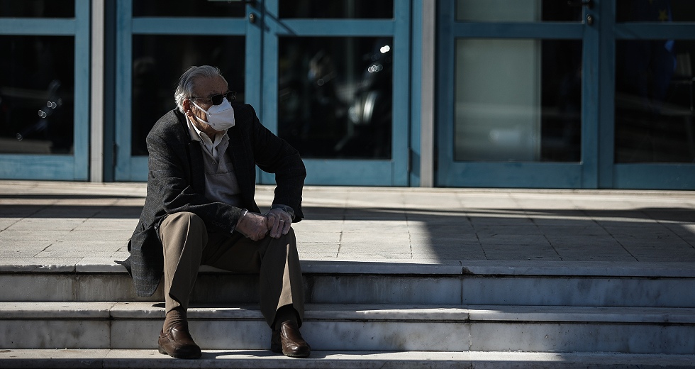 Τετραψήφιος αριθμός κρουσμάτων στην Αττική, πάνω από 400 στη Θεσσαλονίκη
