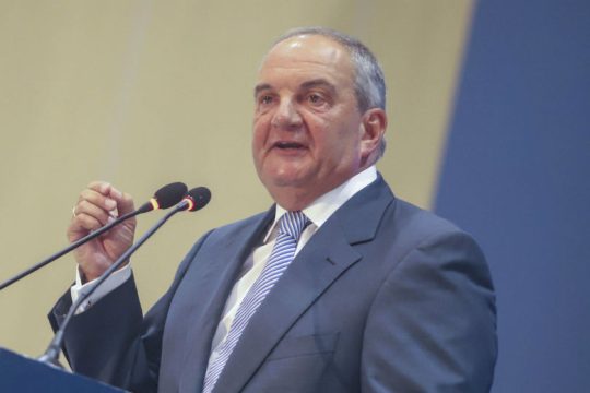 Καραμανλής κατά Σημίτη για Ελσίνκι και Χάγη