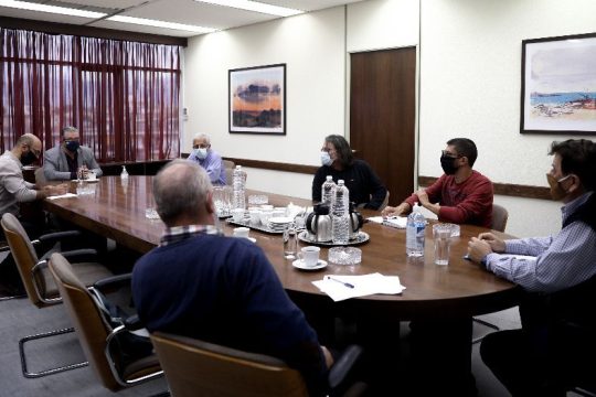Ταύτιση απόψεων ΚΚΕ – ΟΛΜΕ για άνοιγμα σχολείων και πανελλαδικές