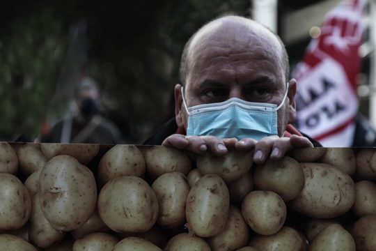 Κινητοποιήσεις παραγωγών για τις «μοντέρνες» λαϊκές
