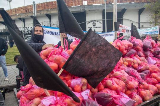 Απεργούν οι παραγωγοί των λαϊκών αγορών