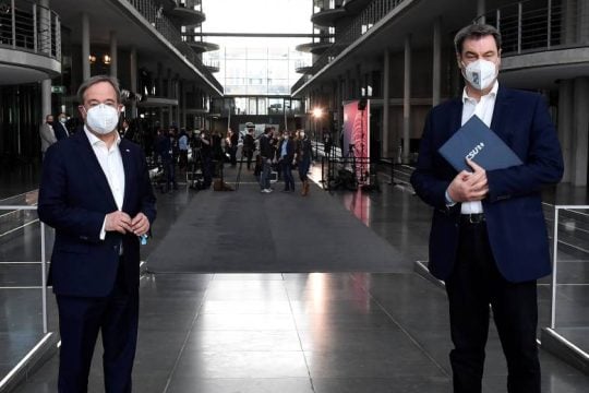 Ζέντερ-Άρμιν διεκδικούν το χρίσμα για την καγκελαρία, η απόφαση εναπόκειται στα κόμματα