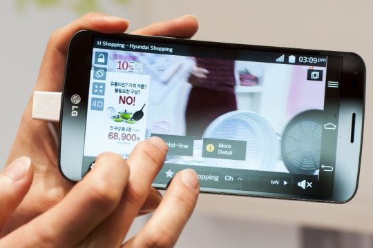 «Την κάνει με ελαφρά πηδηματάκια» η LG από την κινητή τηλεφωνία