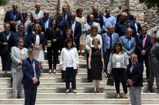 Λοιμωξιολόγοι – εργαλεία της πολιτικής εξουσίας