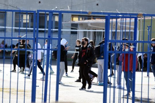 Αθ. Εξαδάκτυλος: Να ανοίξουν τα σχολεία μόνο για τη Γ’ Λυκείου
