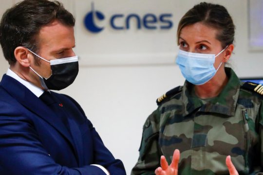 Γαλλία: Σεισμός από την πρωτοφανή επιστολή στρατιωτικών που μιλούν για εμφύλιο