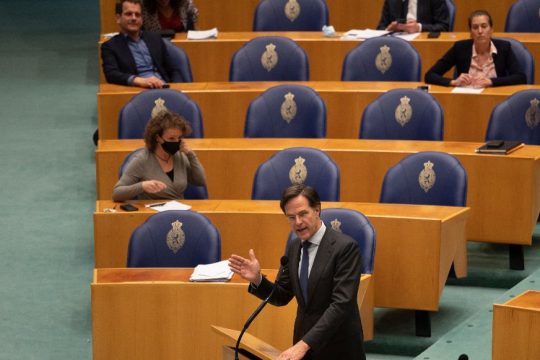 «Επέζησε» της πρότασης μομφής ο Ρούτε στην Ολλανδία