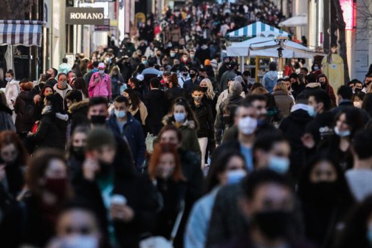 Βιαστικό άνοιγμα κι όποιος αντέξει