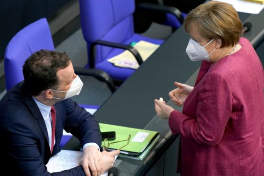 Πρώτο βήμα στην Μπούντεσταγκ για την εφαρμογή καθολικών μέτρων απαγόρευσης