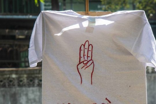 Μιανμάρ: Ένοπλοι αντάρτες κατέλαβαν στρατιωτική βάση κοντά στα σύνορα