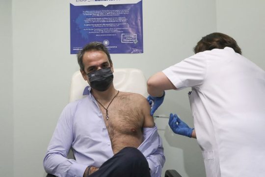 Το δούλεμα της κυβέρνησης και των ΜΜΕ (και) για τα εμβόλια