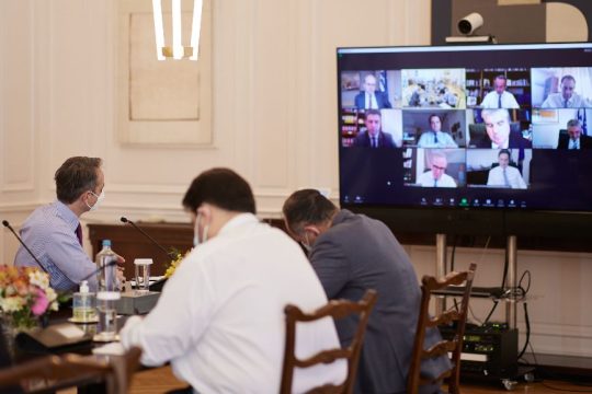 Φορολογικές και ασφαλιστικές ελαφρύνσεις εξήγγειλε η κυβέρνηση
