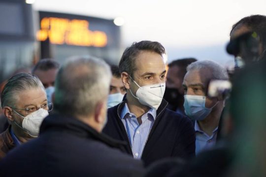 Πανηγυρίζουν γιατί φέρνουν λεωφορεία με το σταγονόμετρο