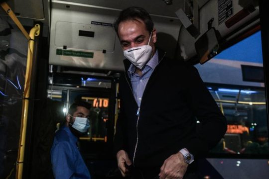 Πυρά ΚΚΕ και ΜέΡΑ25 για το σόου Μητσοτάκη στο αμαξοστάσιο της ΟΣΥ