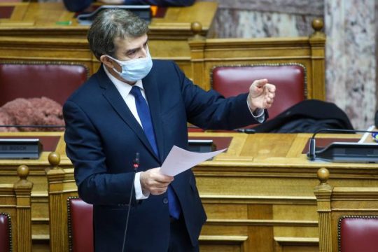 «Κρύφτηκε» πίσω από πίνακες στατιστικής και αριθμούς ο Χρυσοχοΐδης