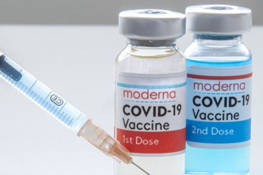 ΗΠΑ: έγκριση για 15 δόσεις σε κάθε φιαλίδιο του εμβολίου της Moderna
