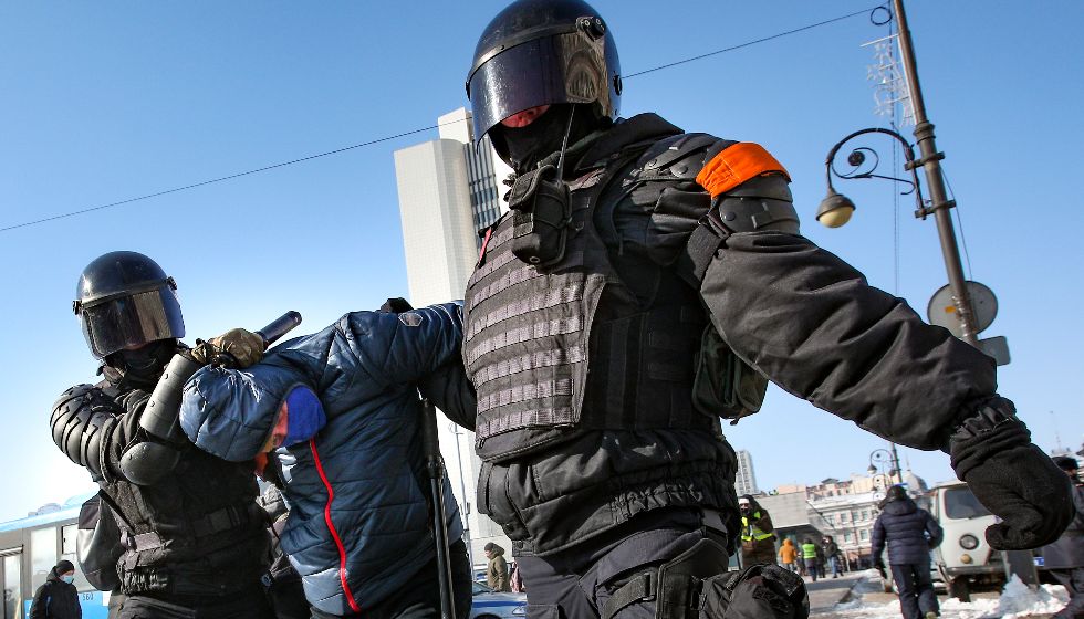 Απαγόρευσαν τις συγκεντρώσεις για Ναβάλνι και συνέλαβαν συνεργάτες του