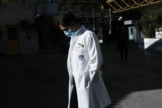 «Με ξεπερνά το να συζητάμε για Πάσχα στο χωριό»