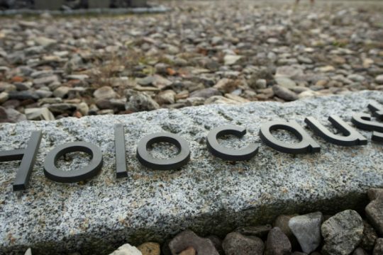 ΥΠΕΞ για το Ολοκαύτωμα:  Η ανθρωπότητα να μη βιώσει ποτέ ξανά τέτοιες θηριωδίες