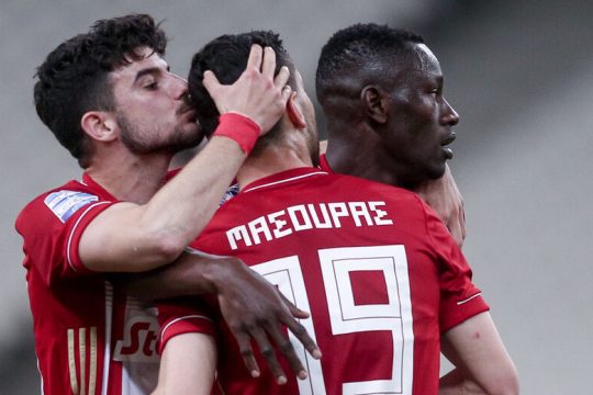 Με το μυαλό στο κεφάλι