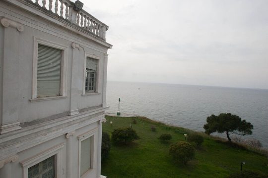 Ετοιμάζουν για ξεπούλημα και το «Παλατάκι»