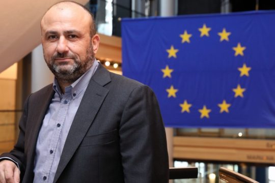 Παράνομες «συμφωνίες» ευρωβουλευτών – κομμάτων