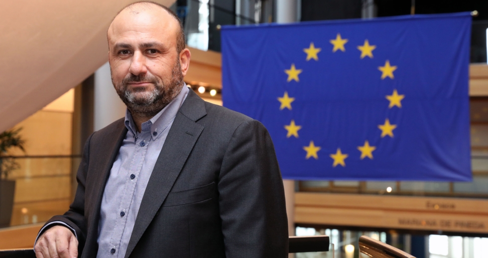 Παράνομες «συμφωνίες» ευρωβουλευτών – κομμάτων