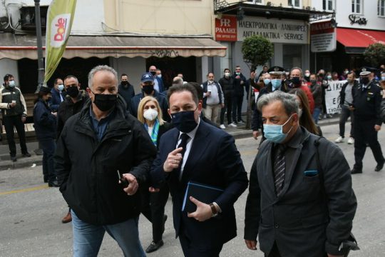 Πρόσθετη στήριξη για να τους καλμάρει