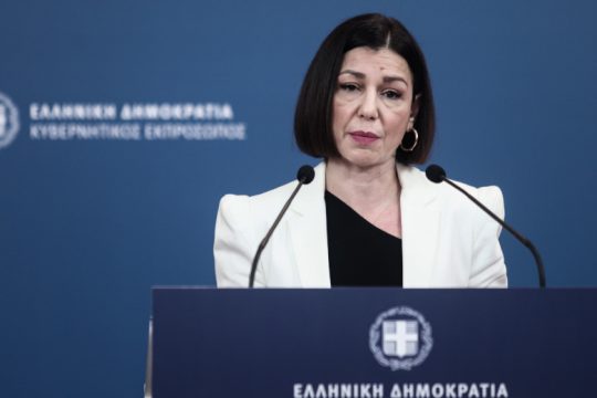 Με «καρφιά» για Τσίπρα η απάντηση της Πελώνη για εστίαση – Απαντήστε στην ουσία, λέει ο Ηλιόπουλος