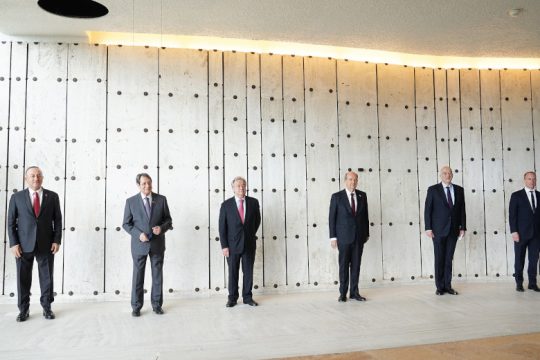 Πρεμιέρα των συνομιλιών της πενταμερούς για το Κυπριακό στη Γενεύη
