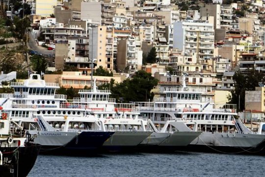 Διευκρινίσεις μετά το αλαλούμ στις μετακινήσεις με πλοία τα Σαββατοκύριακα
